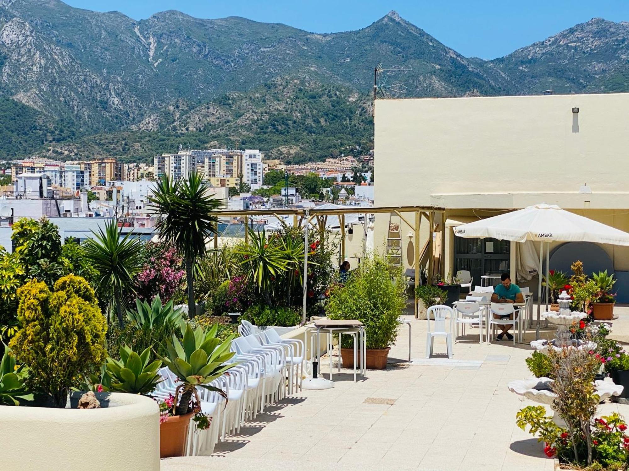 Apartment On The First Line Of The Sea With A View And Free Parking Marbella Eksteriør billede